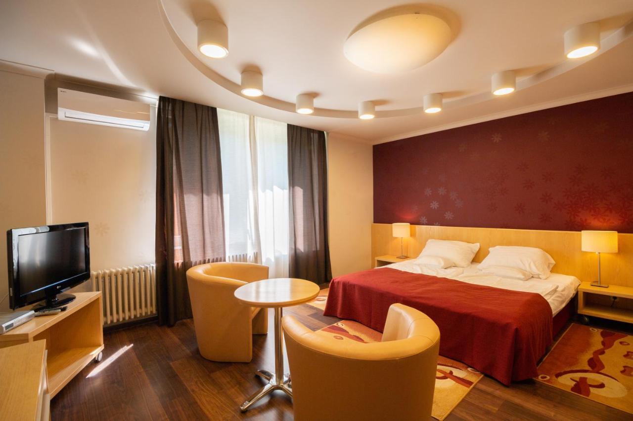 פץ' Hotel Laterum מראה חיצוני תמונה