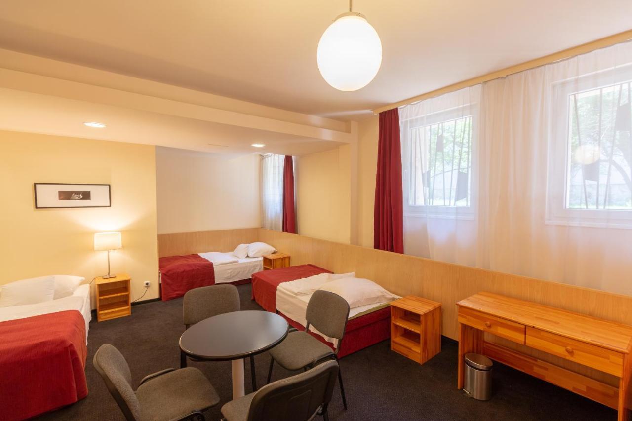 פץ' Hotel Laterum מראה חיצוני תמונה