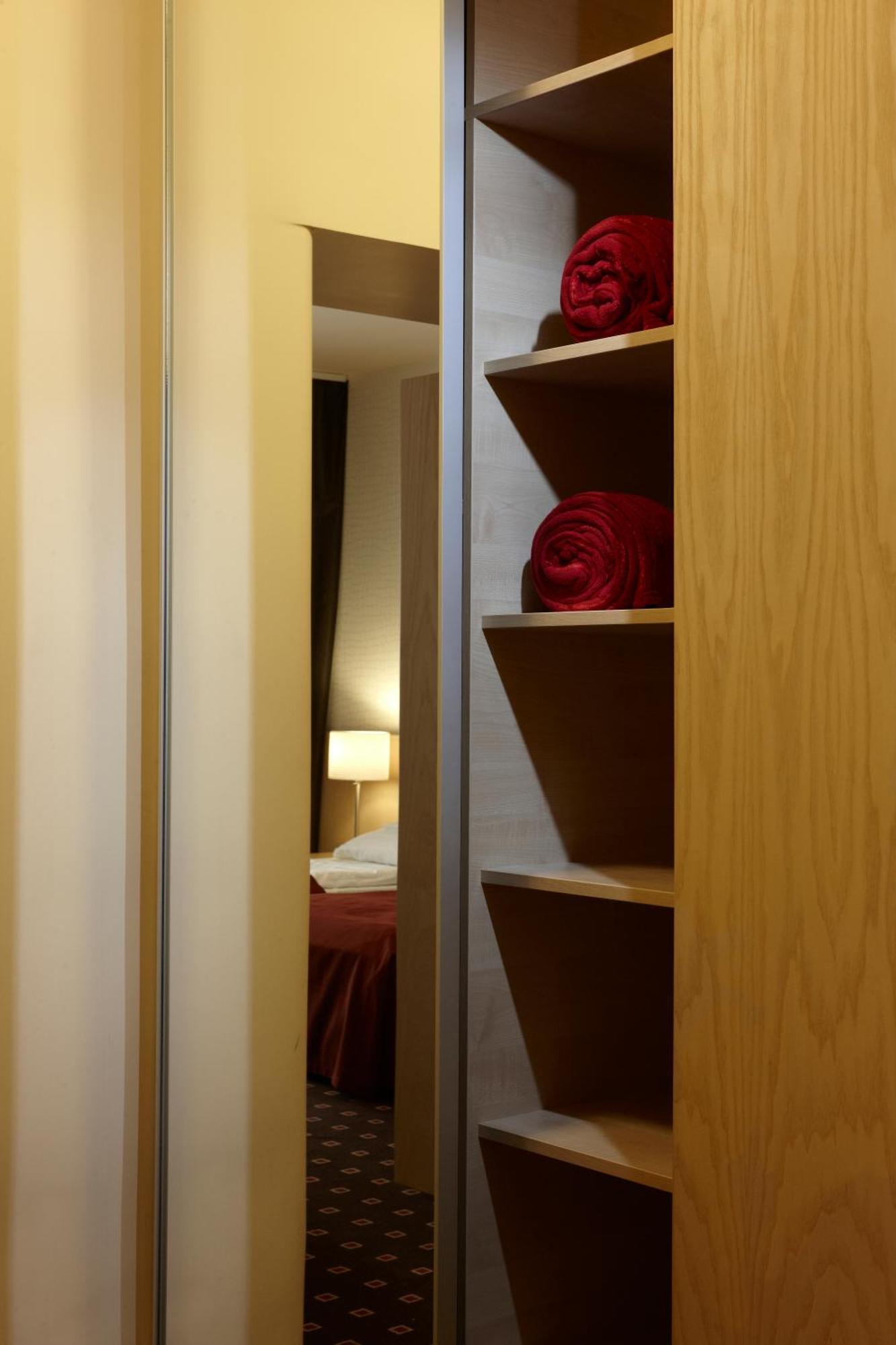 פץ' Hotel Laterum מראה חיצוני תמונה