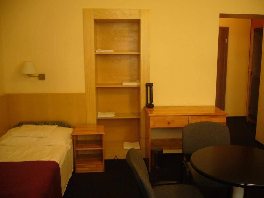 פץ' Hotel Laterum מראה חיצוני תמונה